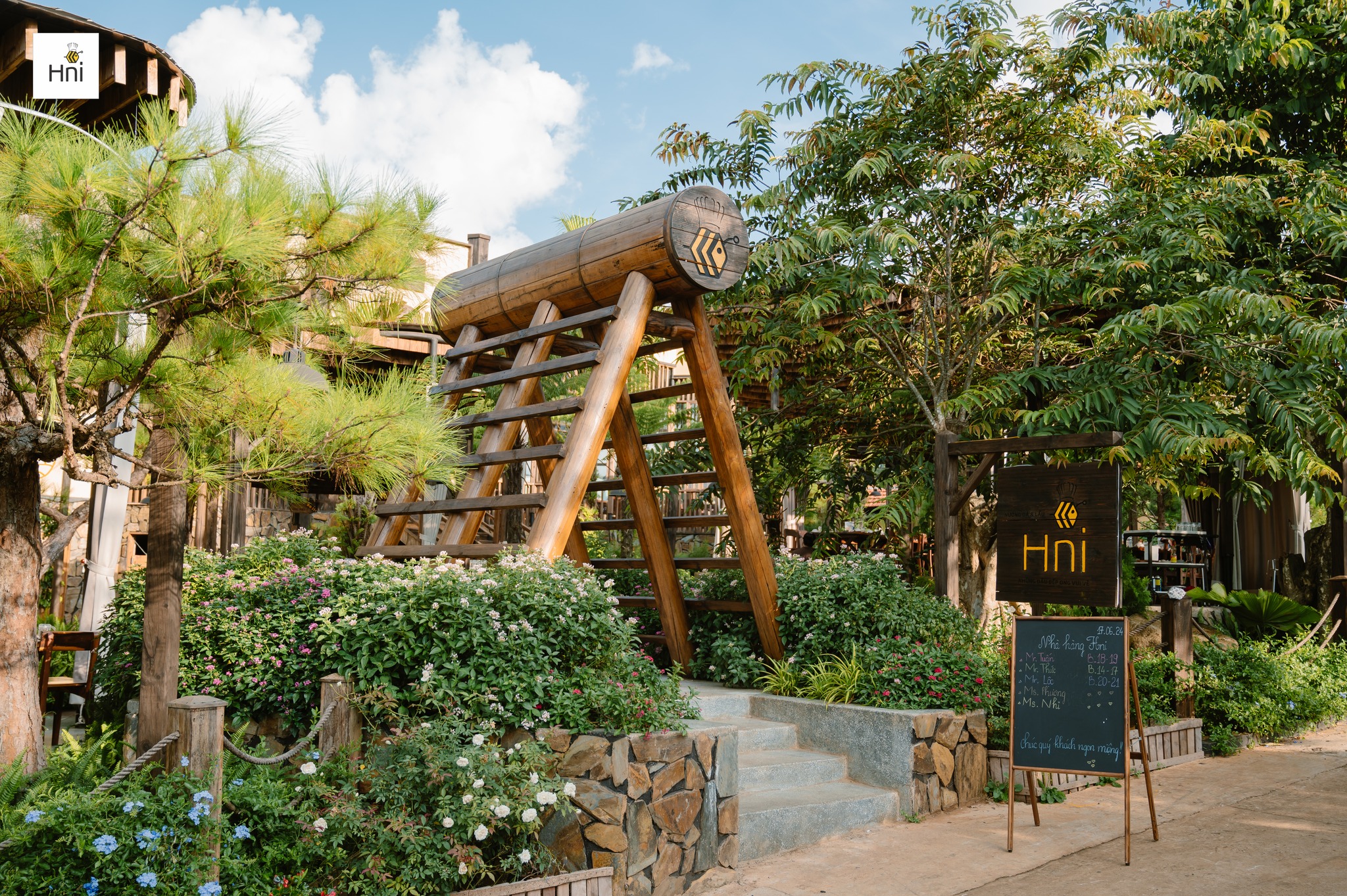 Nhà Hàng HNI - Image 1