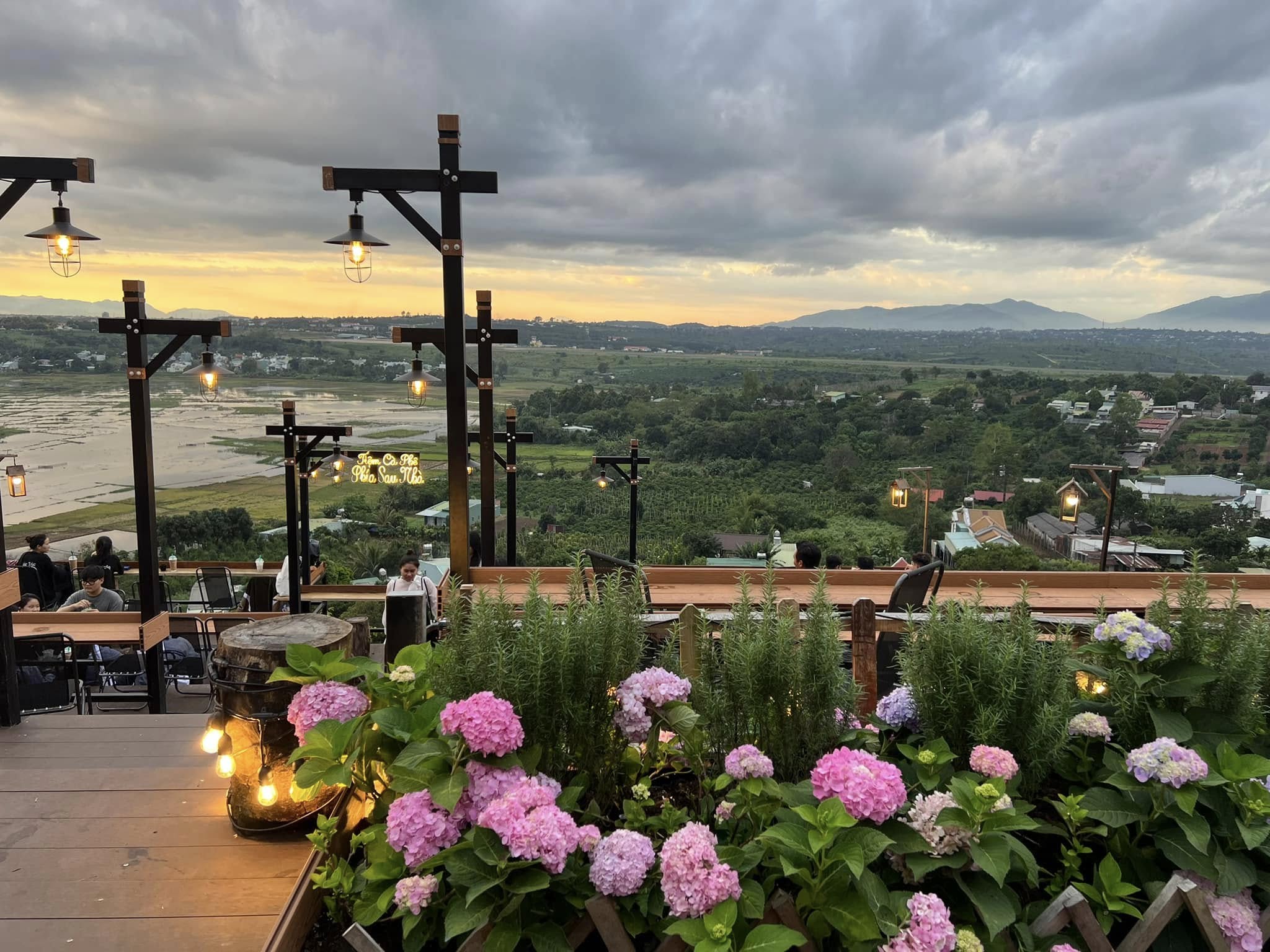 Phía Sau Nhà - Coffee & Kids - Image 1