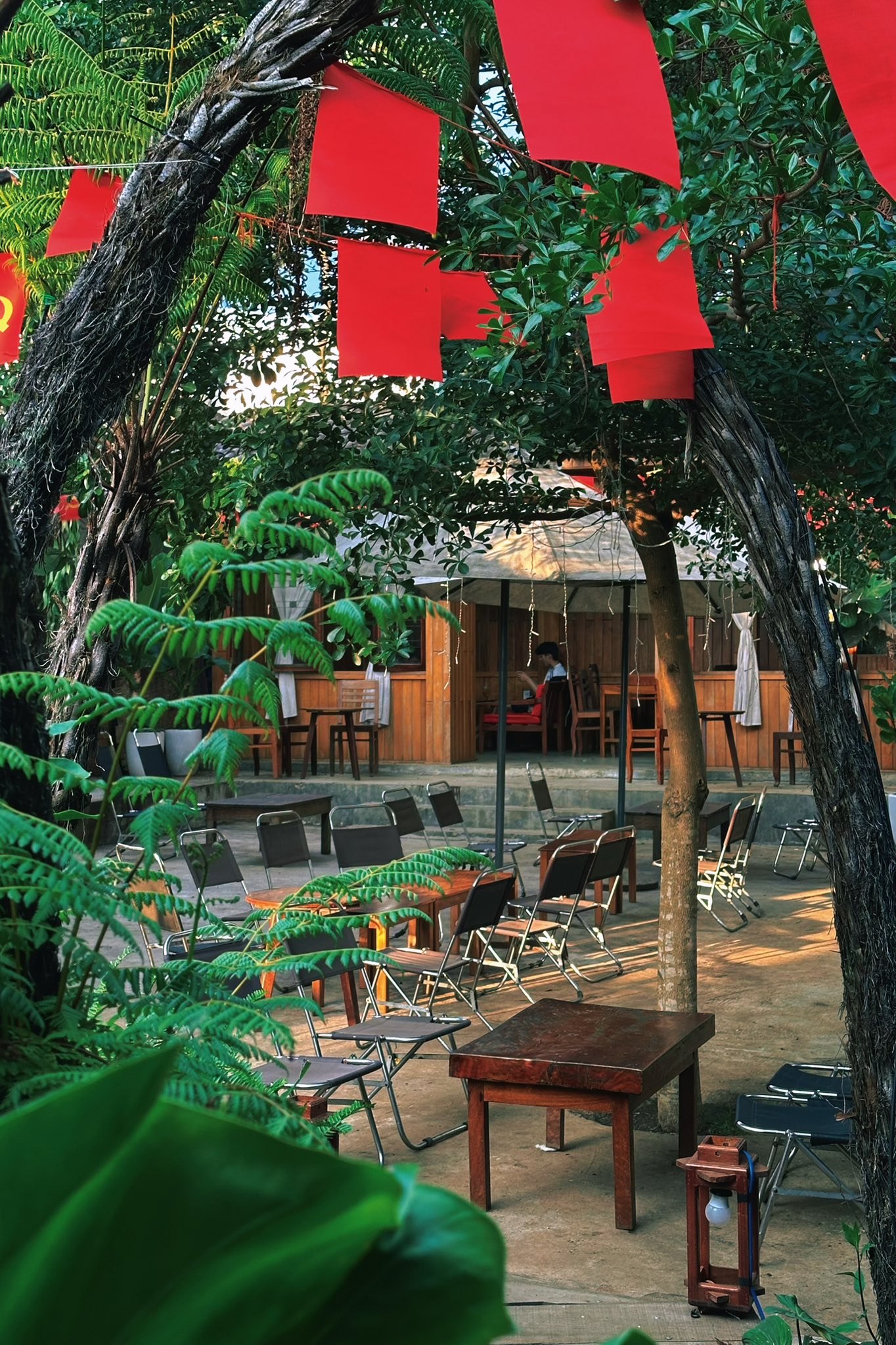 Tiệm cà phê tháng 12 - Image 1